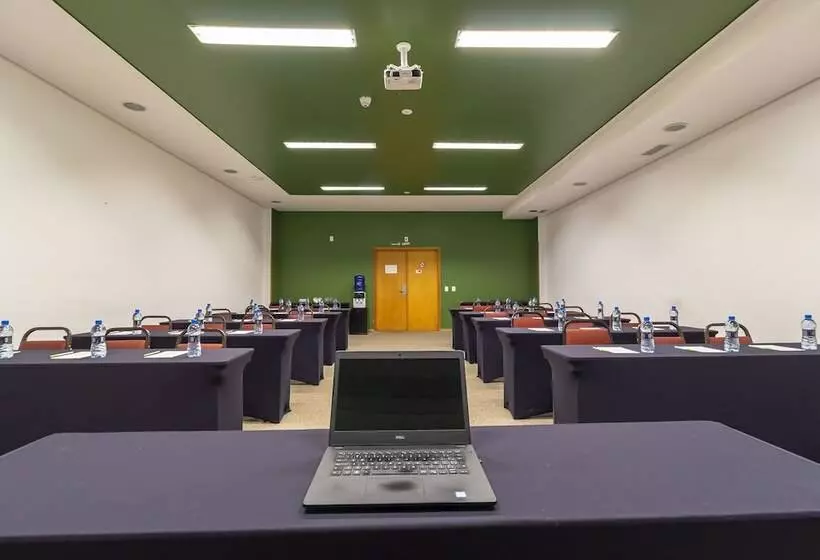 ホテル Nacional Inn Curitiba Santa Felicidade