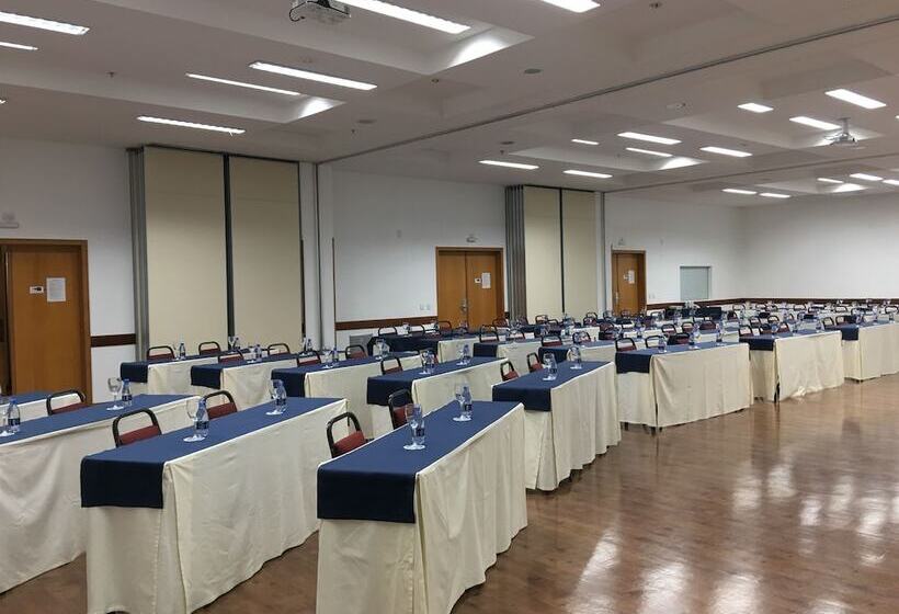 Отель Nacional Inn Curitiba Santa Felicidade