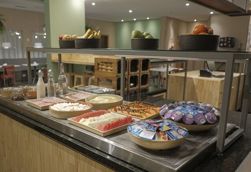 Отель Nacional Inn Curitiba Santa Felicidade