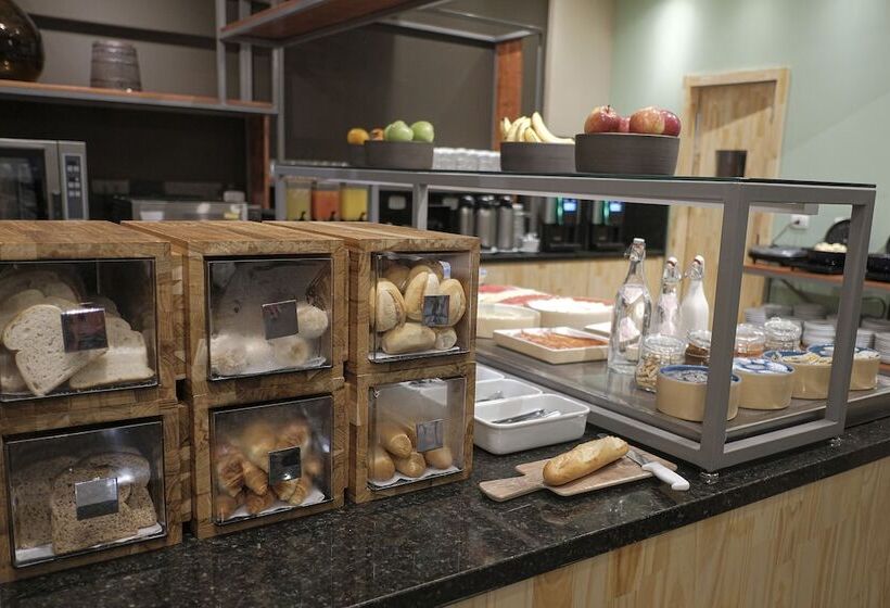 Отель Nacional Inn Curitiba Santa Felicidade