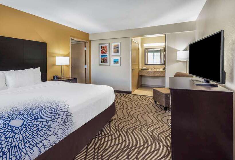 هتل La Quinta By Wyndham Carlsbad Legoland Area