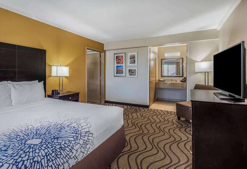 هتل La Quinta By Wyndham Carlsbad Legoland Area