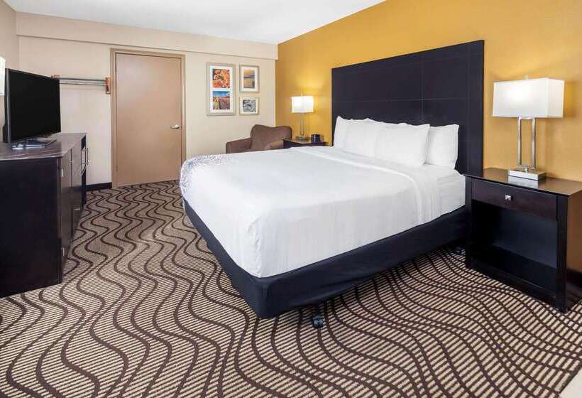 هتل La Quinta By Wyndham Carlsbad Legoland Area