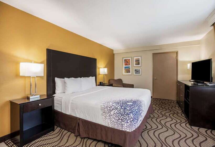 هتل La Quinta By Wyndham Carlsbad Legoland Area