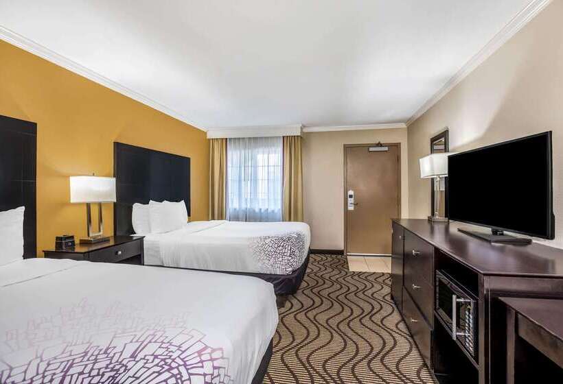 هتل La Quinta By Wyndham Carlsbad Legoland Area