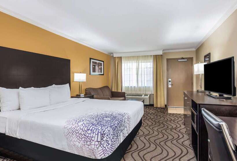 هتل La Quinta By Wyndham Carlsbad Legoland Area