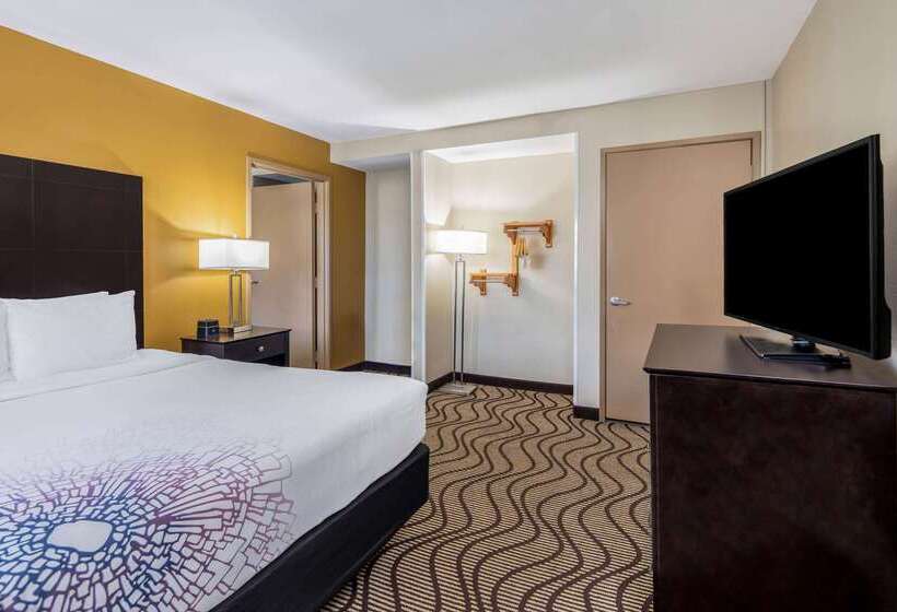 هتل La Quinta By Wyndham Carlsbad Legoland Area