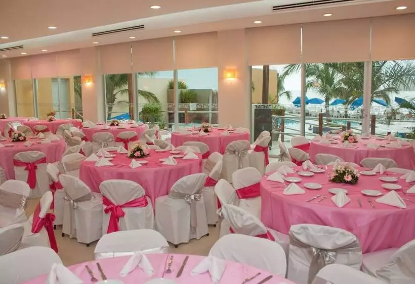 Las Flores Beach Resort