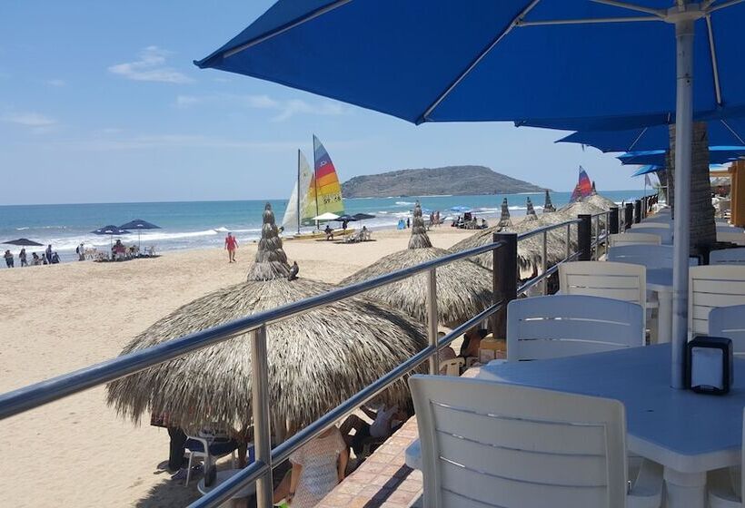 Las Flores Beach Resort