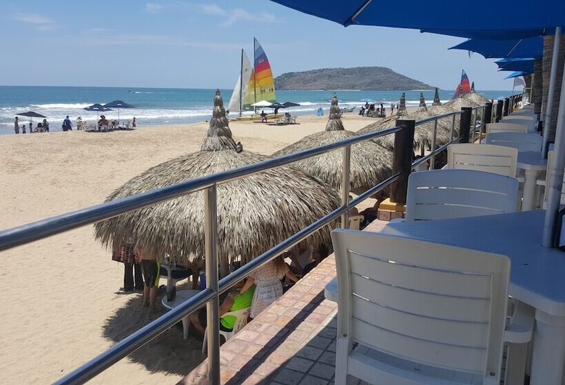 Las Flores Beach Resort