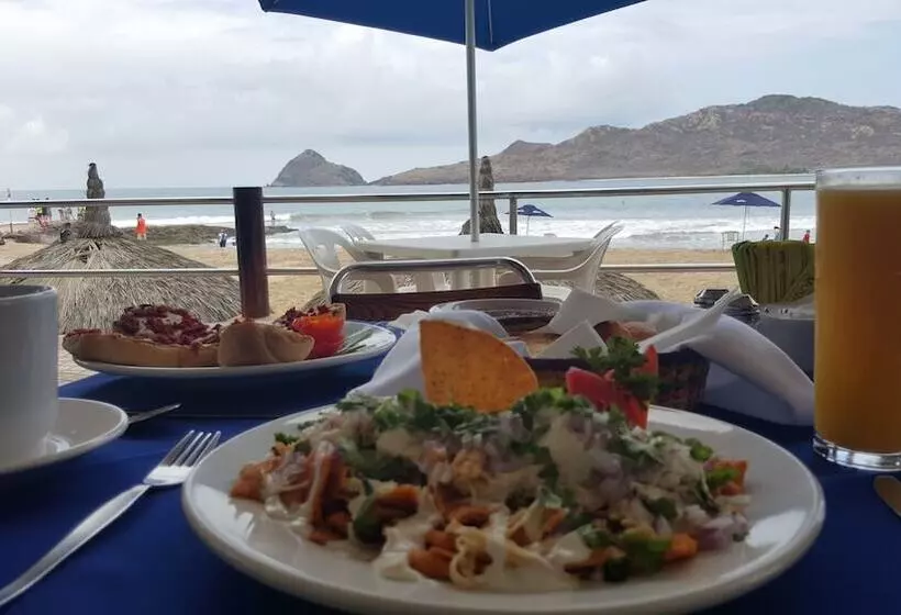 Las Flores Beach Resort