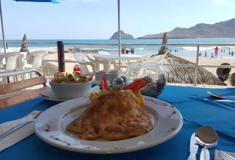 Las Flores Beach Resort