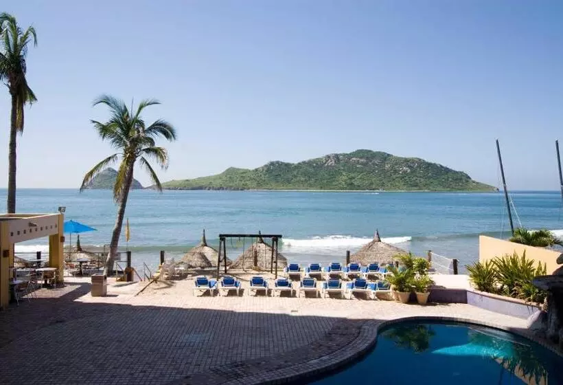 Las Flores Beach Resort