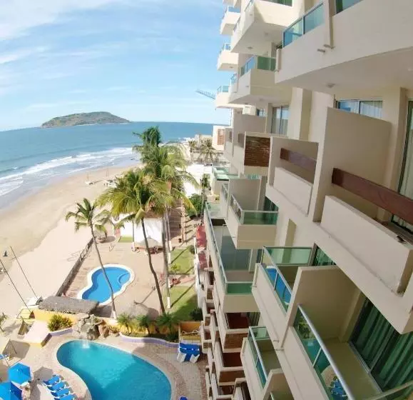 Las Flores Beach Resort