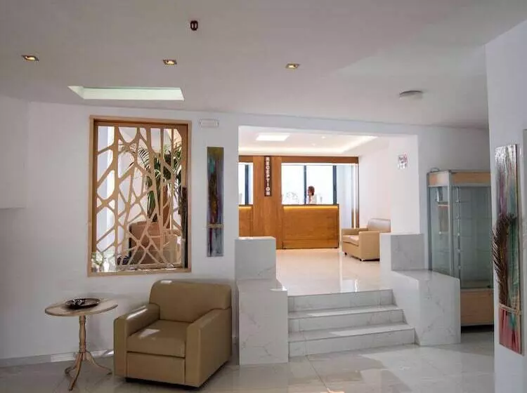 ホテル Pela Maria