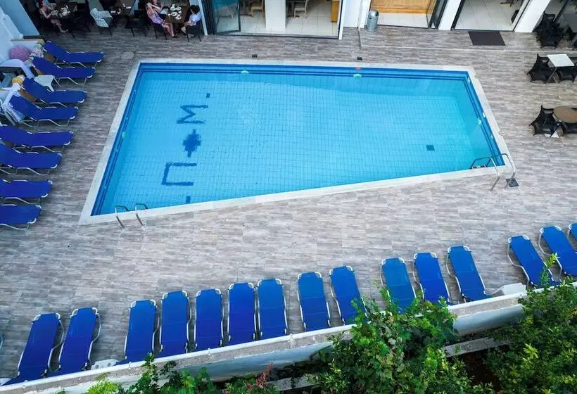 ホテル Pela Maria