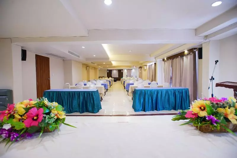 Отель Tanaosri Resort Pranburi