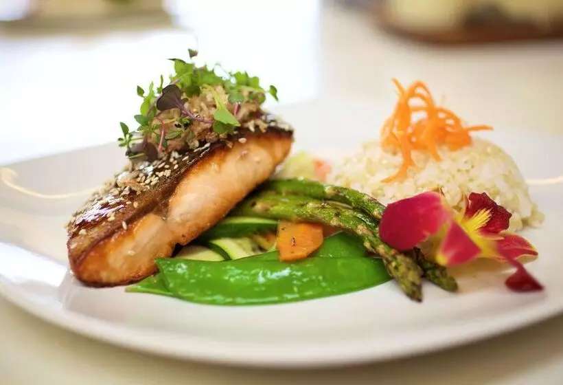 استراحتگاه Hilton Garden Inn Kauai Wailua Bay