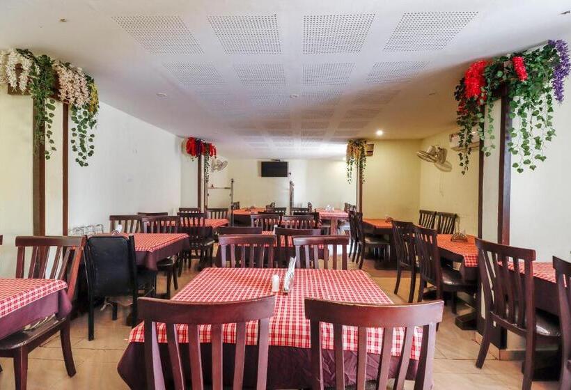 בית מלון כפרי Capital O Sai Arya Residency