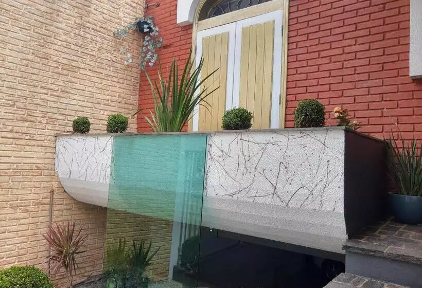 Hotelli Castelinho De Sorocaba