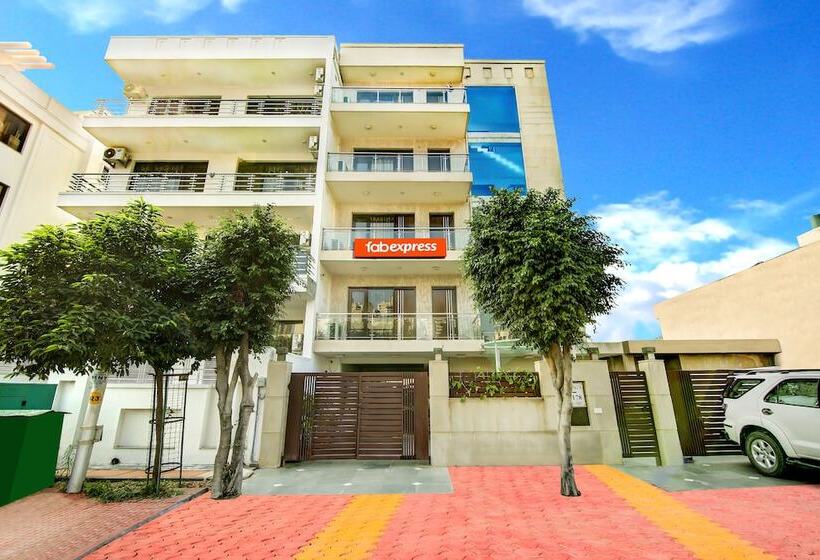 בית מלון כפרי Fabexpress Hemkunt Residency Noida