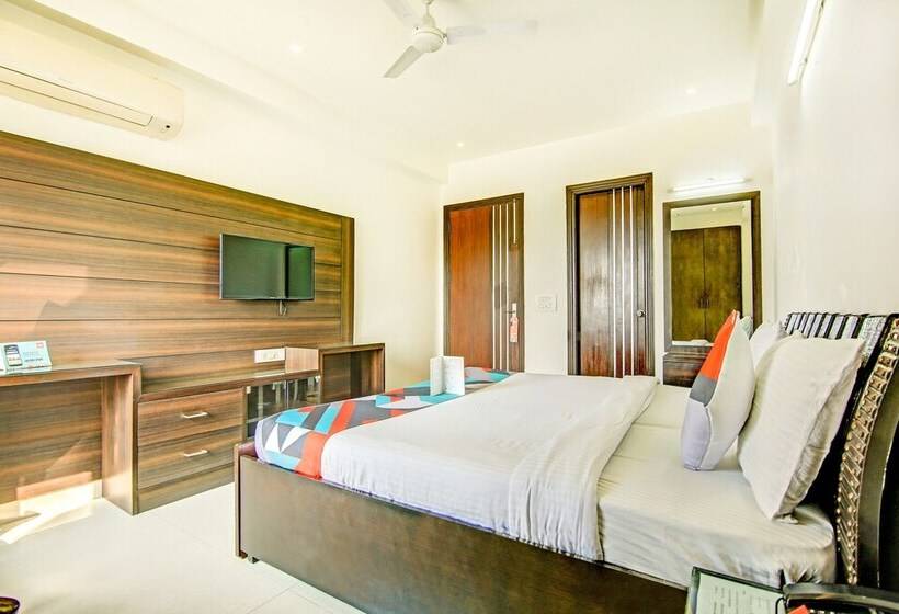 בית מלון כפרי Fabexpress Hemkunt Residency Noida