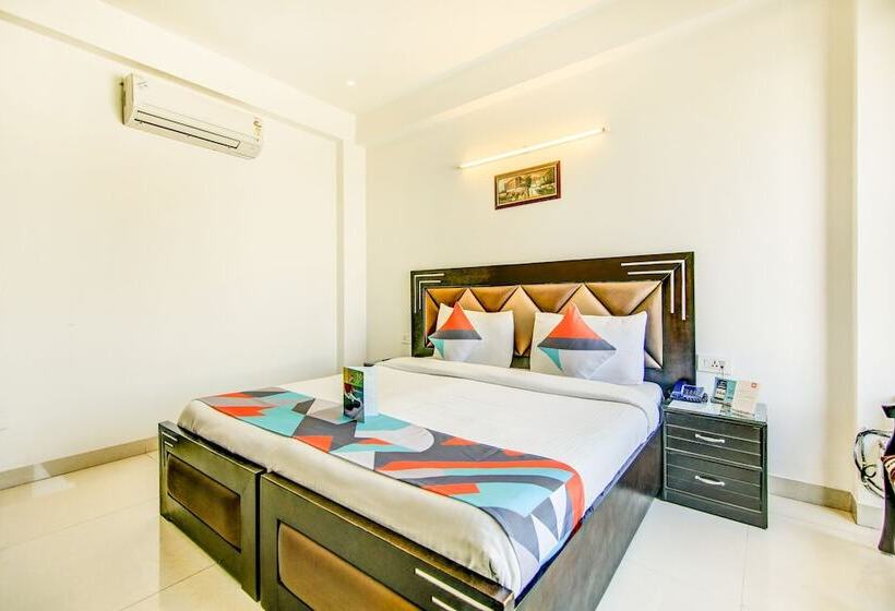 בית מלון כפרי Fabexpress Hemkunt Residency Noida