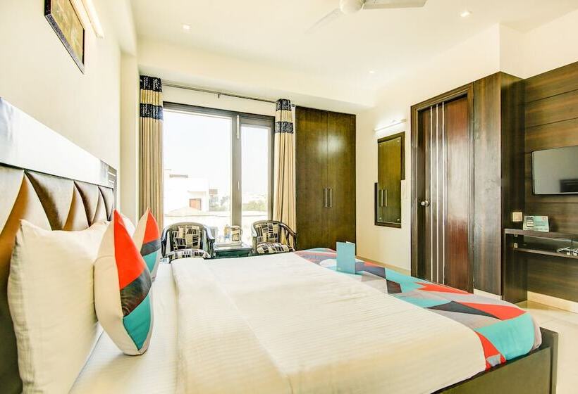 בית מלון כפרי Fabexpress Hemkunt Residency Noida