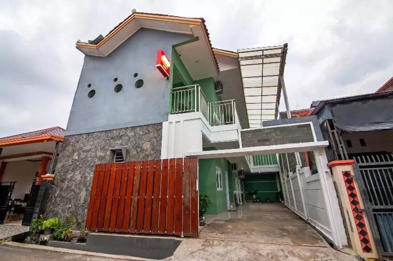 ホテル Oyo 2808 D Residence Syariah