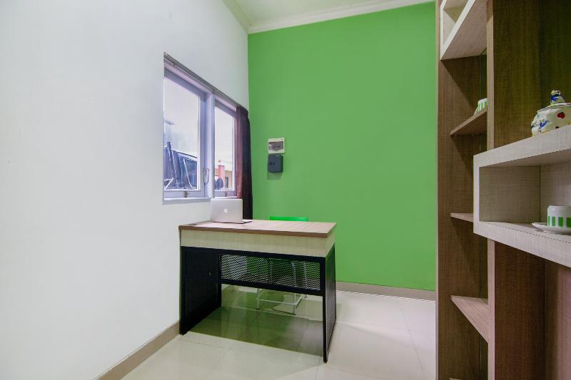 בית מלון כפרי Oyo 2808 D Residence Syariah