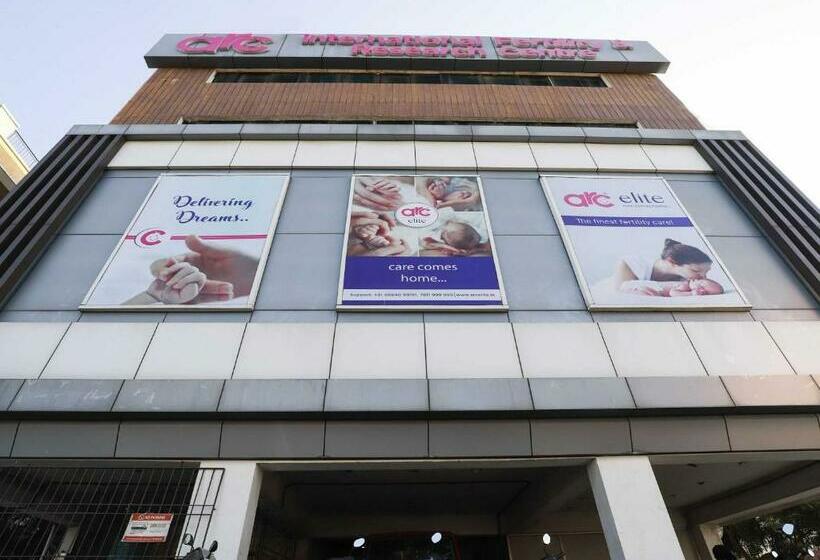 Hotel Oyo 70693 Mohan Service Apartment