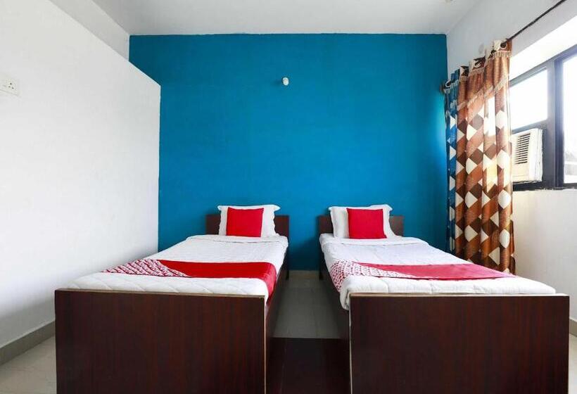 Hotel Oyo 70693 Mohan Service Apartment