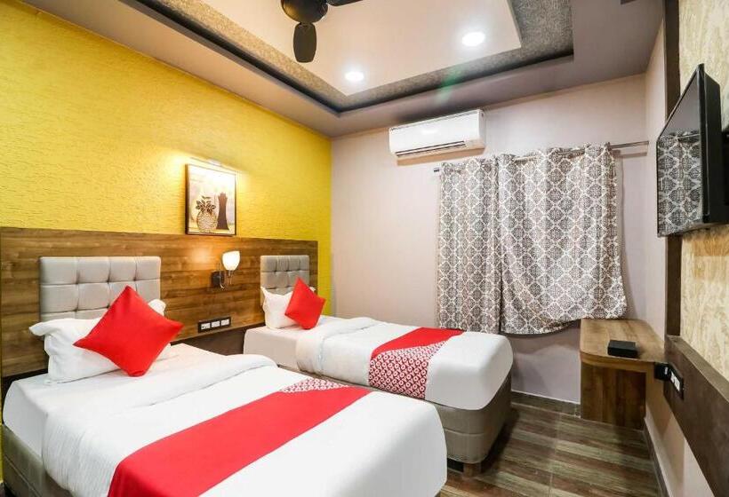 فندق Padma Manor