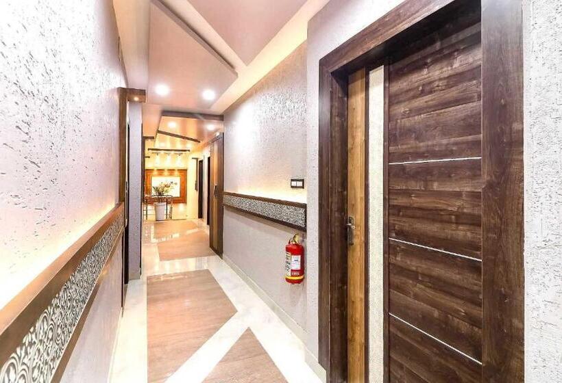 فندق Padma Manor