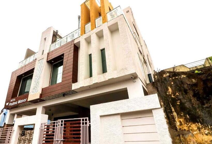 فندق Padma Manor