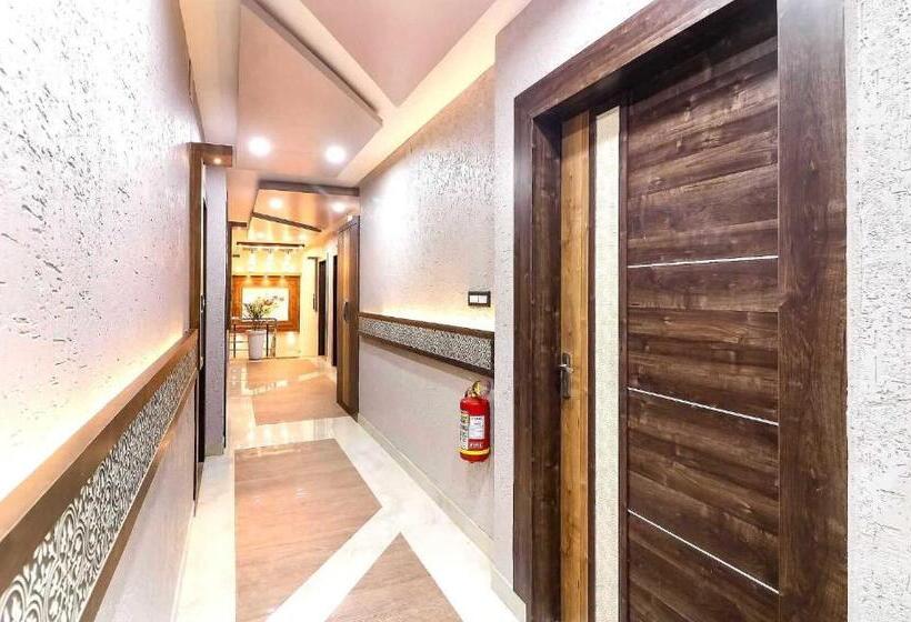 فندق Padma Manor