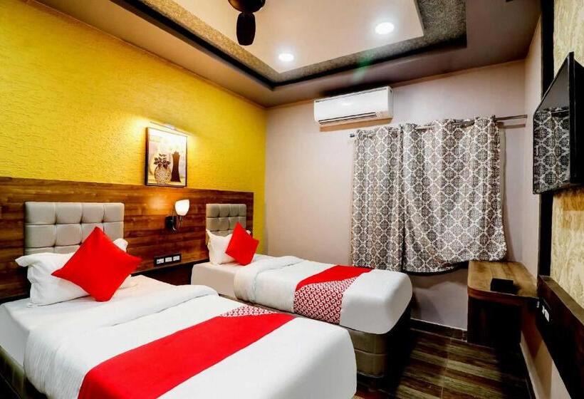 فندق Padma Manor