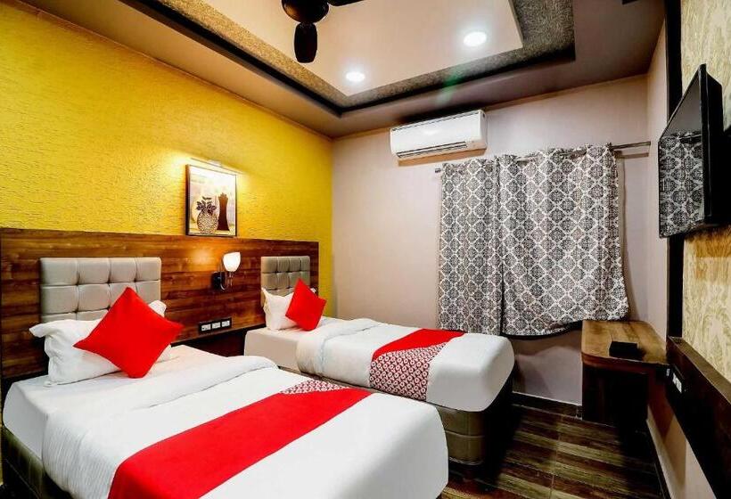 فندق Padma Manor