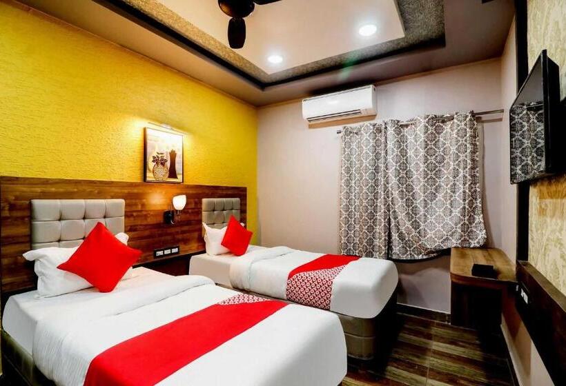 فندق Padma Manor