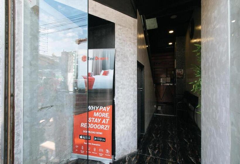 Отель Reddoorz Near Quiapo Church Manila