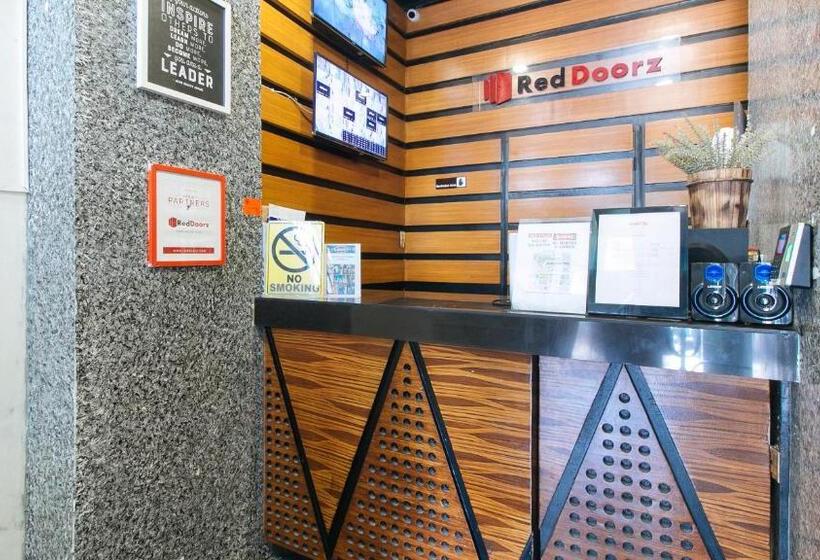 Отель Reddoorz Near Quiapo Church Manila