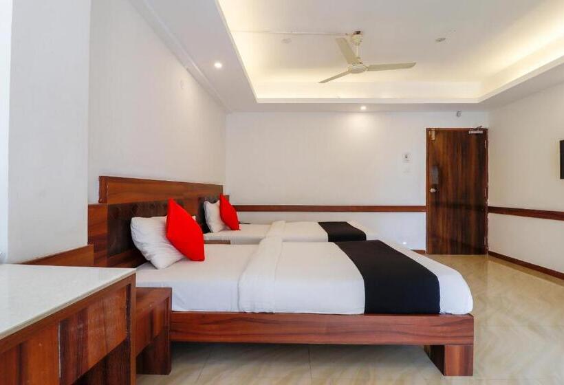 בית מלון כפרי Capital O Sai Arya Residency