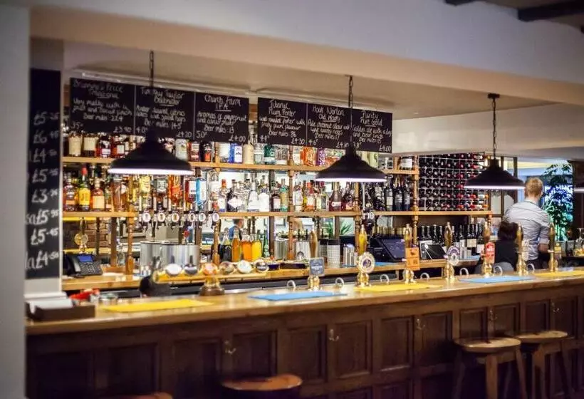 Hotelli The Bell   Brunning And Price