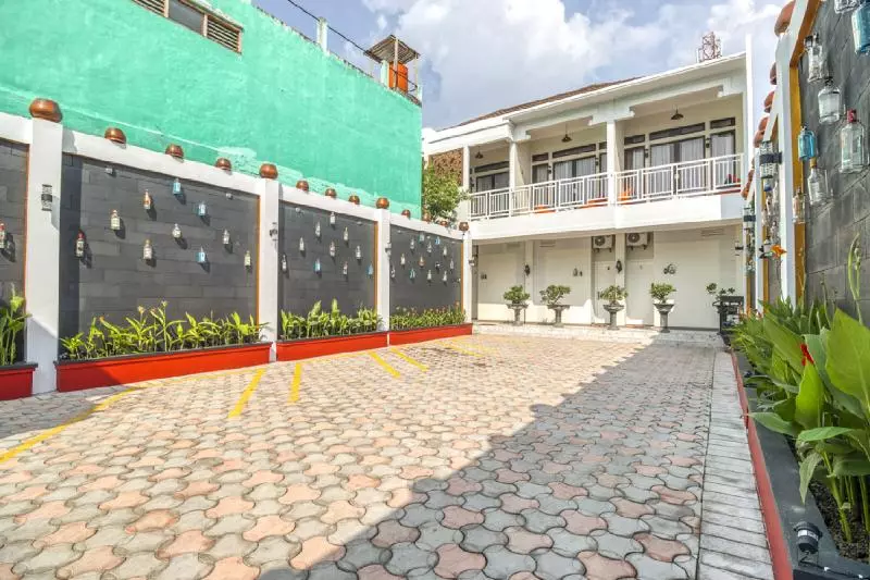 Majatalo Reddoorz Plus Near Gembira Loka Zoo 2