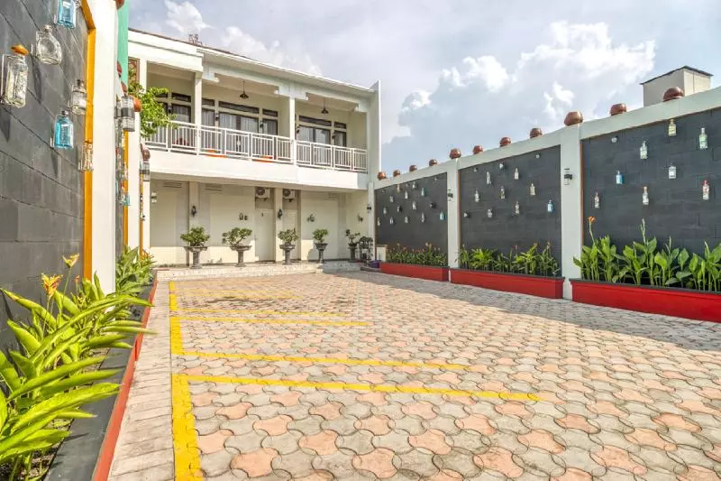 Majatalo Reddoorz Plus Near Gembira Loka Zoo 2