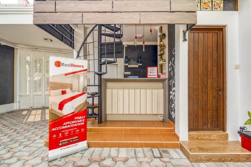 פנסיון Reddoorz Plus Near Gembira Loka Zoo 2