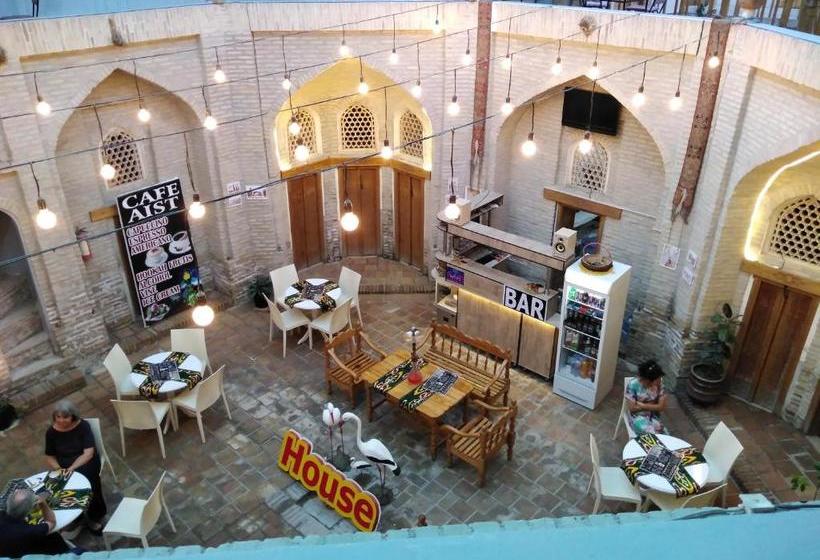 هاستل Aist House