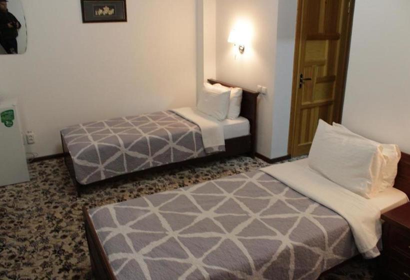 هاستل Aist House