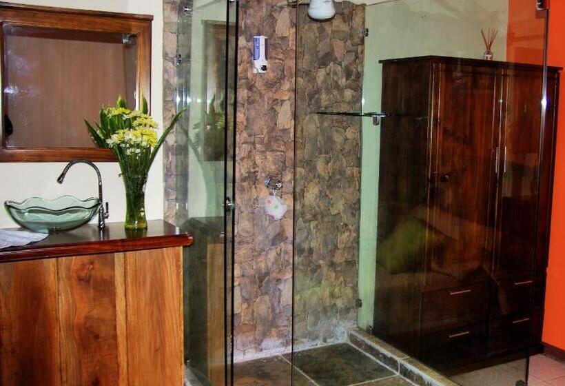 Nafre House B&b Monteverde