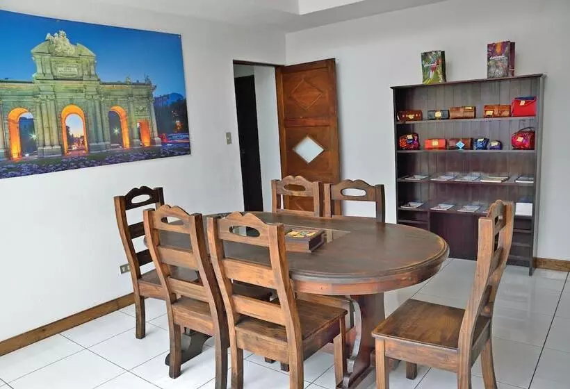 تختخواب و صبحانه Oh Espana!